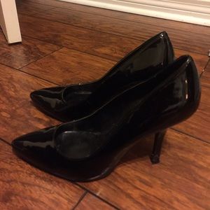 Woman's Nine West pumps
