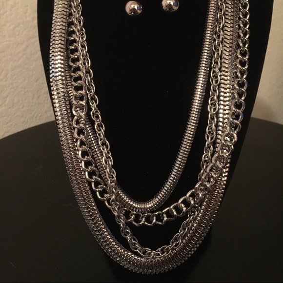 Jewelry - 🎉Unchain My Heart Necklace Set