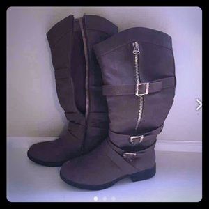 ‼️ CLEARANCE ‼️Brown tall boots !