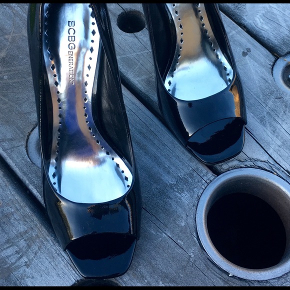 Fabulous BCBG Arial black peep-toe heels!!!