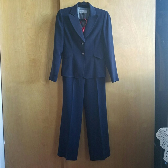 Tahari pant suit