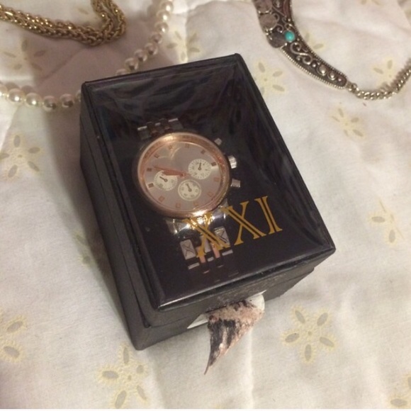 FOREVER 21 BRAND NEW Silver/Rose Gold Watch - Picture 2 of 4