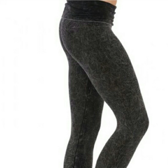Electric Yoga Pants - Black Skinny Yoga Pants / Leggings Size Med NWT