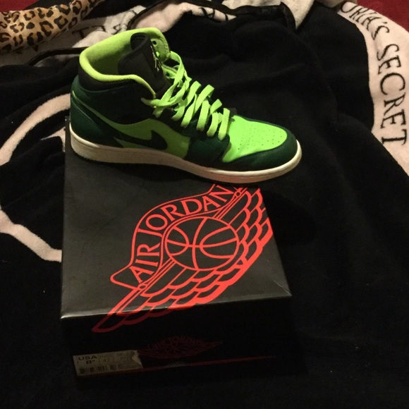 hunter green jordans