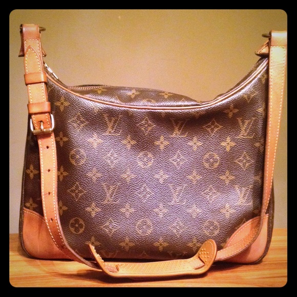 💯% Authentic LV Boulogne 30