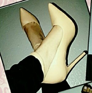 @Tashasiku Nude pointy heels