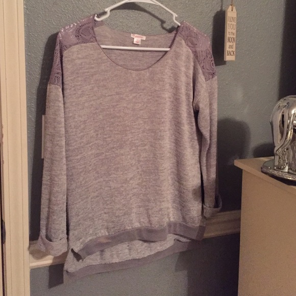 Gray sweatshirt