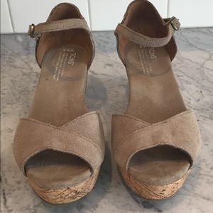 Tom's Platform Wedges