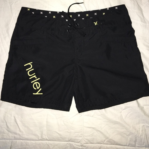 Hurley black short sz 5