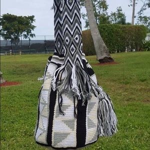 ️black and white ️handmade wayuu bag