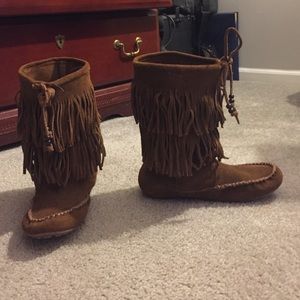 Minnetonka 2-Layer Fringe Boot