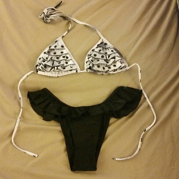 🎉SOLD🎉 Black and white bathing suit - size small - Picture 2 of 4