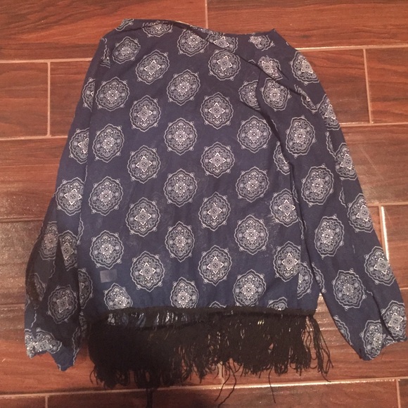 Fringe cutout top - Picture 3 of 3