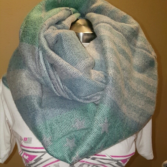 Mint Knitted American Flag Infinity Scarf - Picture 2 of 4