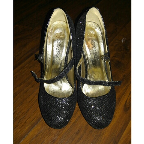 Black glitter pumps