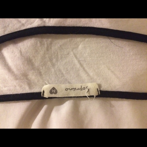 Cute tee - Picture 2 of 2