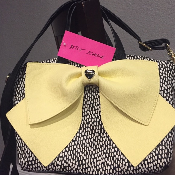 Betsey Johnson Handbags - 🎉HP🎉Betsey Johnson bag