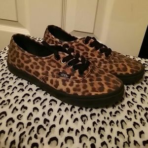 Leopard print lo pro vans