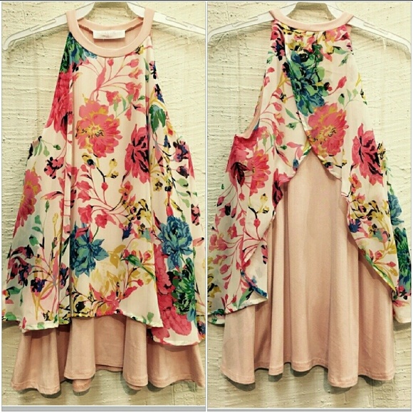 Boutique  Tops - ❤❤SALE❤❤PEACH FLORAL PRINT SLEEVELESS TOP