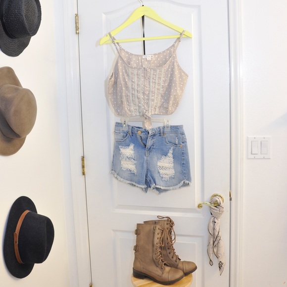 polka-dotted crop top with button down tie front - Picture 2 of 2