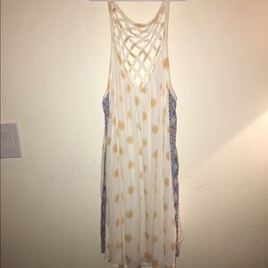 Summer flowy dress with scrappy back