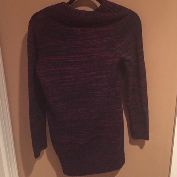 Black and Red Long Sleeve Tunic - Picture 2 of 3