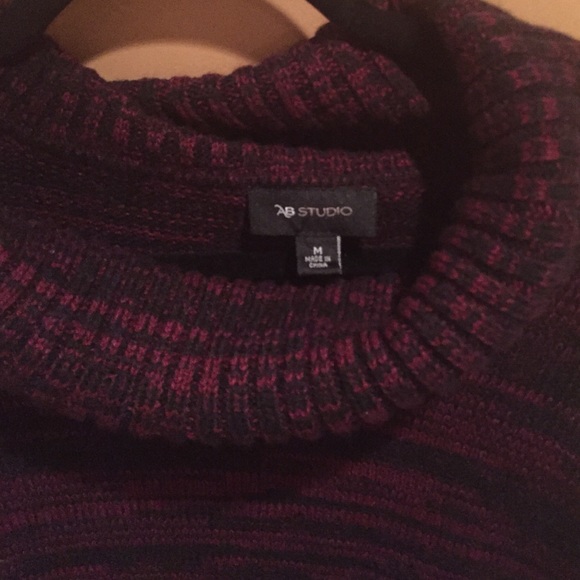 Black and Red Long Sleeve Tunic - Picture 3 of 3