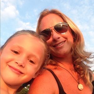 Meet your Posher, Gibbi