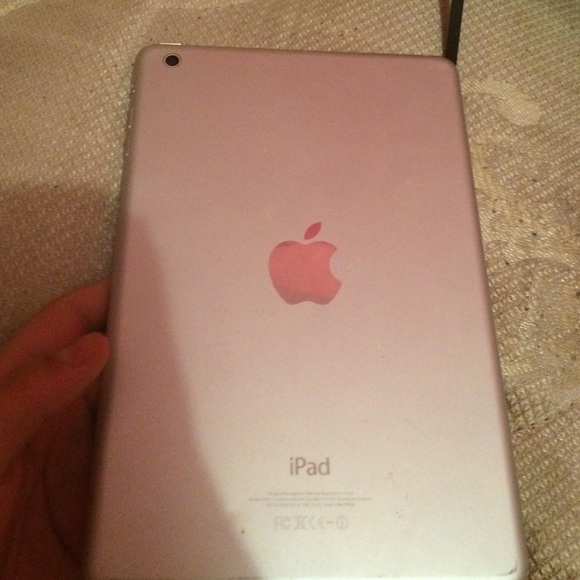 iPad - Picture 1 of 3