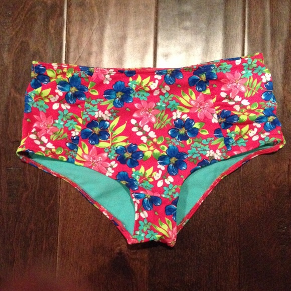 High waisted Nikon bottoms