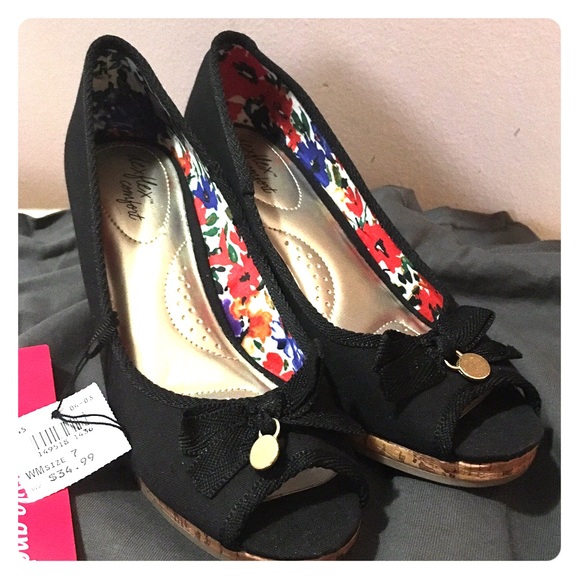 Peep-toe black Wedges.