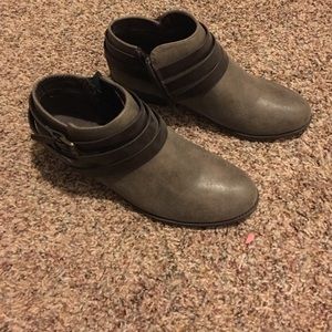 Grey ankle boot size 7 1/2