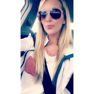 Meet your Posher, Deanna