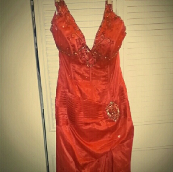 💕CUTE HALTERTOP RED DRESS💕🎉 - Picture 3 of 3