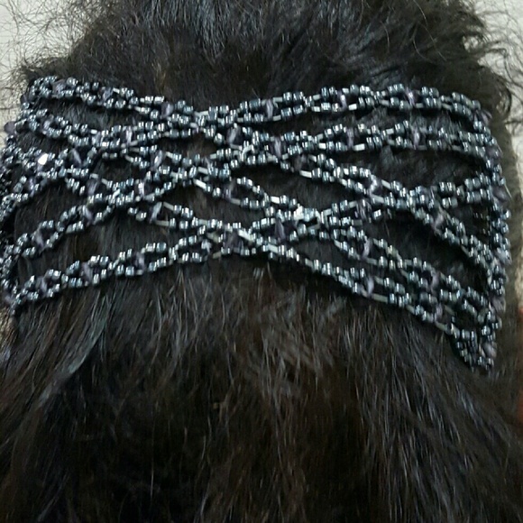 Grey decorative combsYou can used  dif air styles - Picture 1 of 3