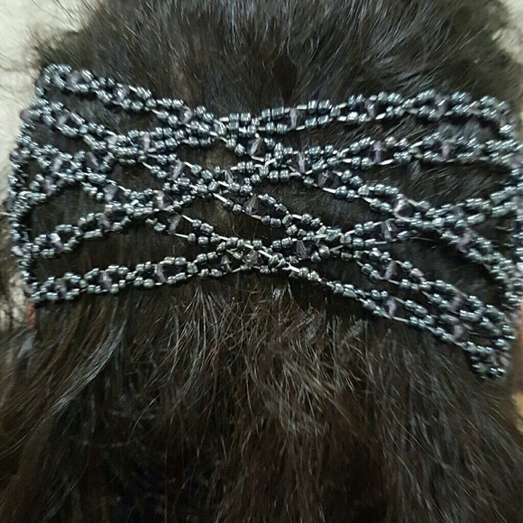 Grey decorative combsYou can used  dif air styles - Picture 2 of 3