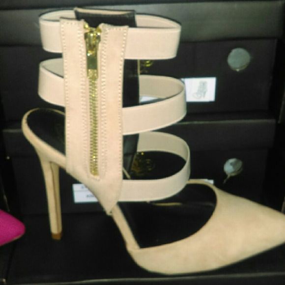 Heels - Picture 3 of 3