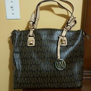 Medium purse