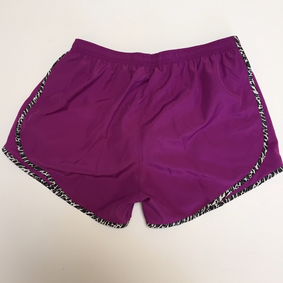 Nike XS Women's Tempo Running Shorts NWT - Picture 2 of 3