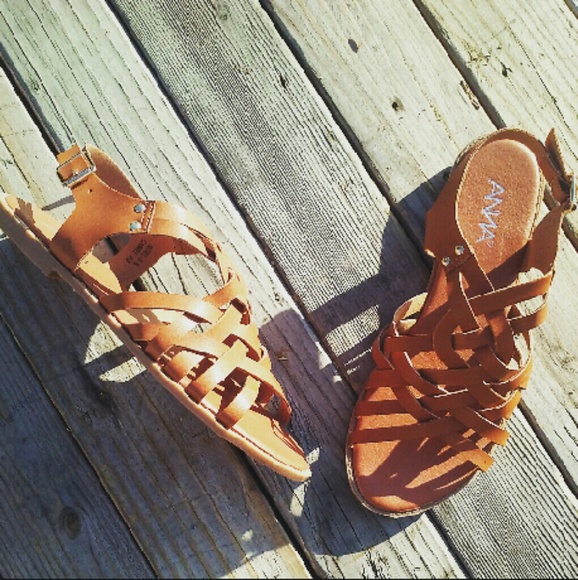Shoes - 🍹🌺🌞Weekend summer vibes... Tan Sandals
