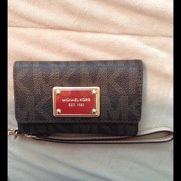 MK wristlet