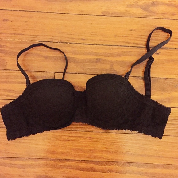 Black lace aerie bra. Removable straps. 32A.