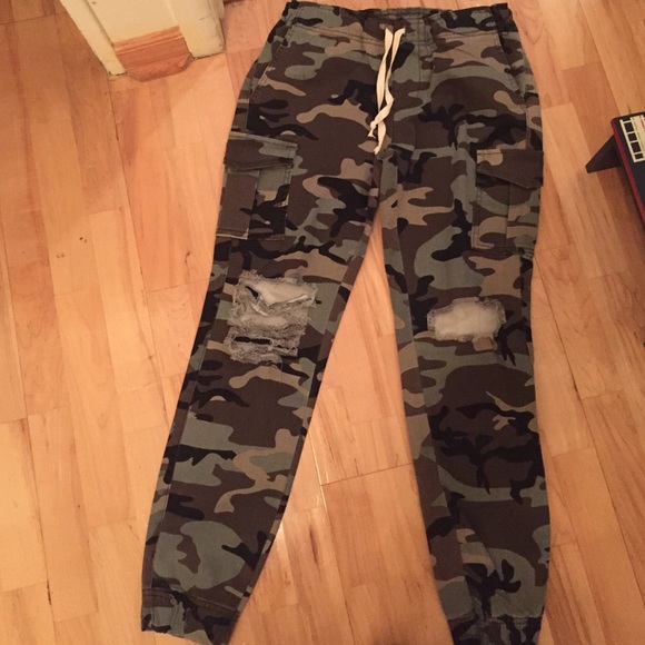 Camouflage cargo joggers