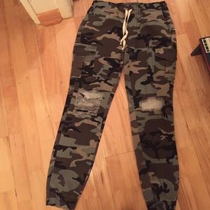 Camouflage cargo joggers