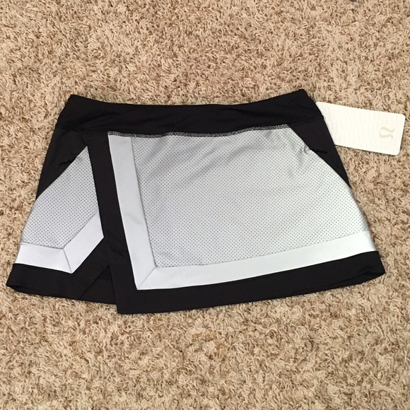 lululemon athletica Dresses & Skirts - NWT Lululemon Light It Up Skirt 6