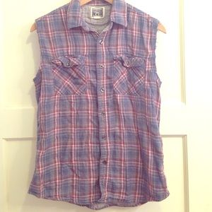 Converse one star sleeveless button down top