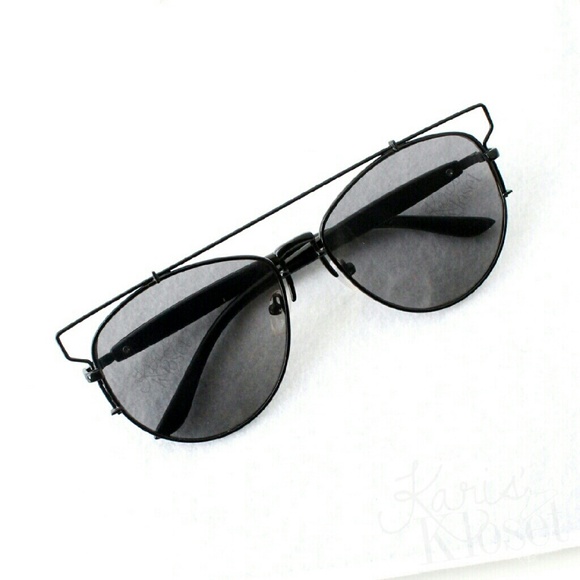 Black on black oversized retro sunnies - Picture 2 of 4
