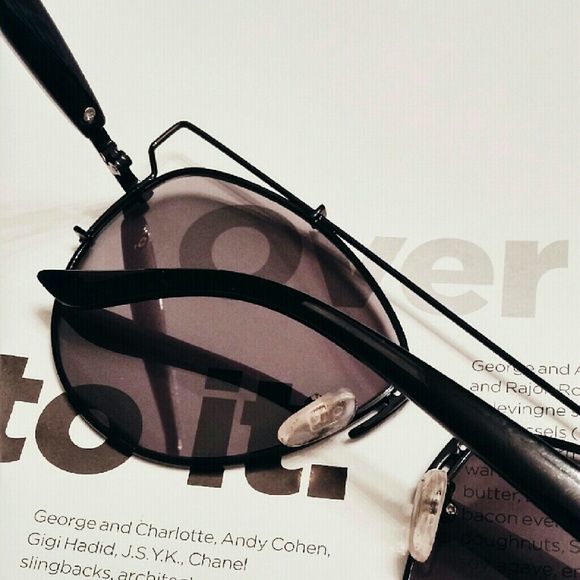 Black on black oversized retro sunnies - Picture 3 of 4