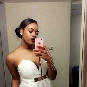 Meet your Posher, Makayla
