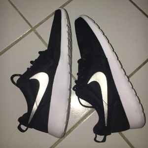 Black and white roshes